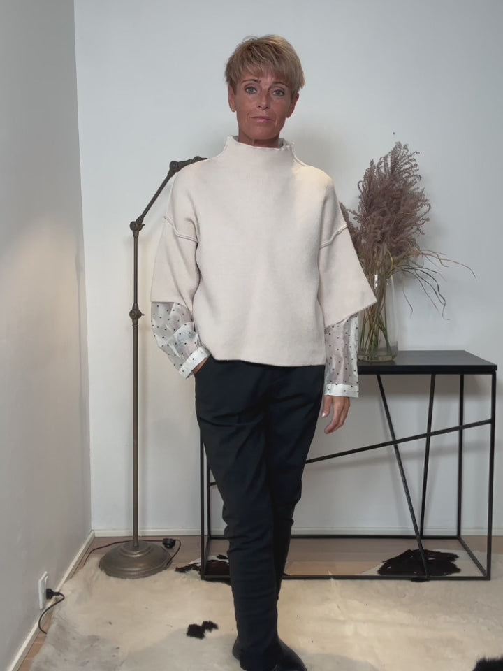 Baghuset Strik High Neck Ecru C