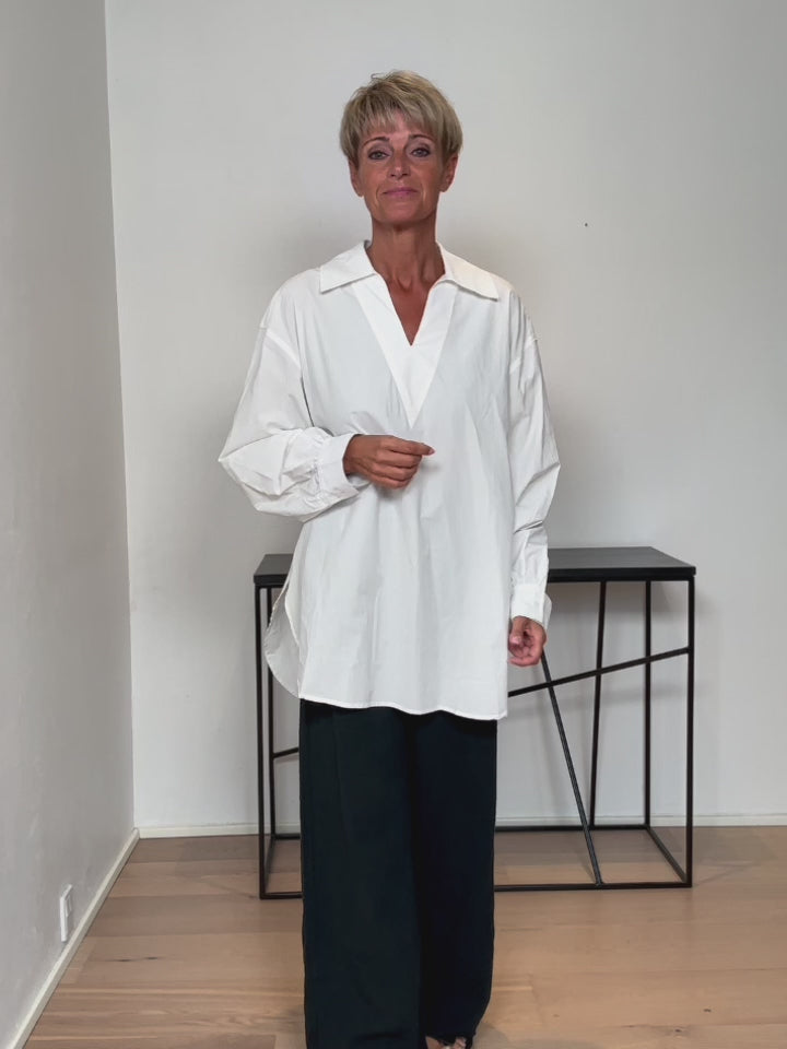 Baghuset V-Neck Basic Skjorte Hvid GC