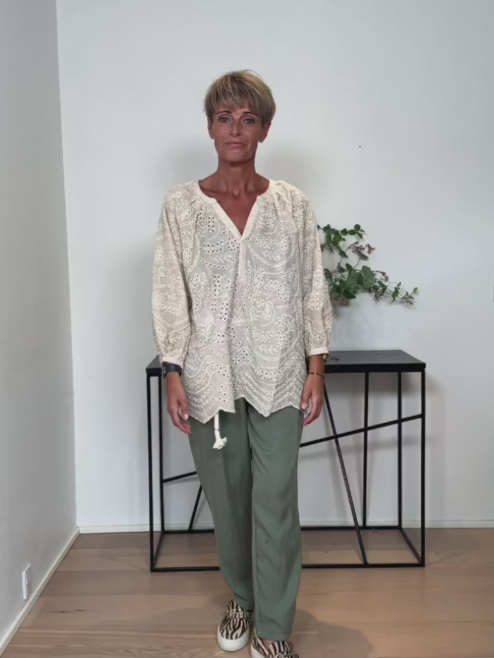 Baghuset Creme Broderi Bluse LS WIY