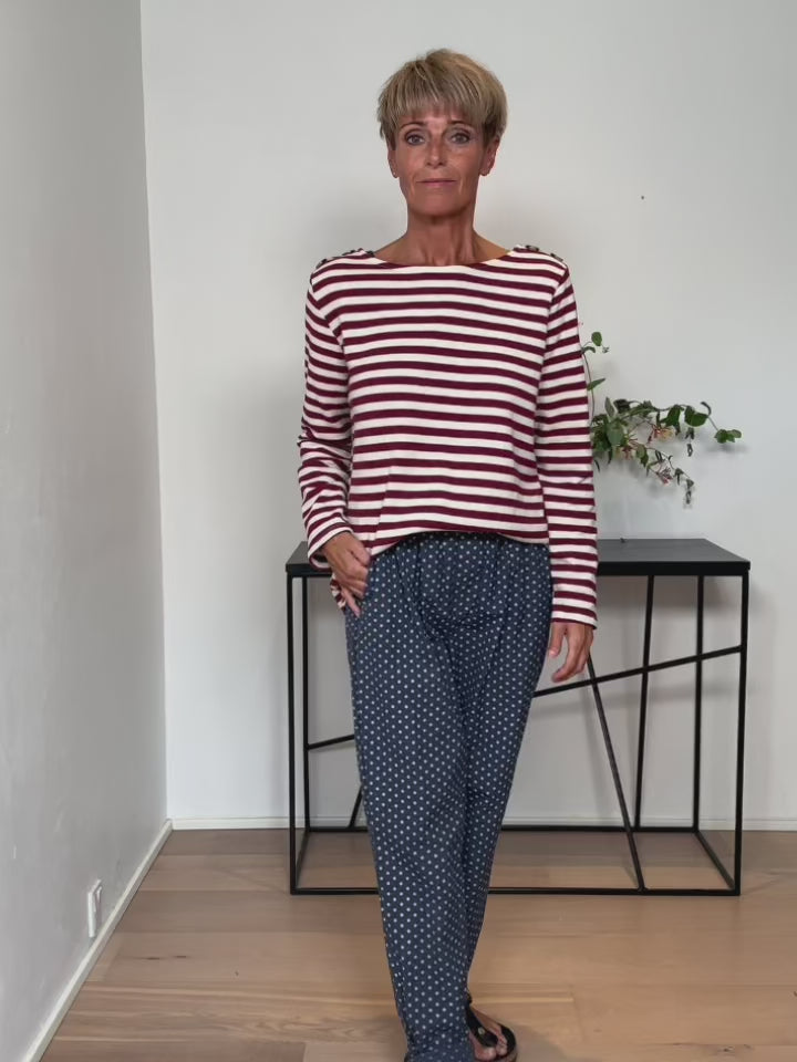 Baghuset Rød Strib T-Shirt/ Knap MY