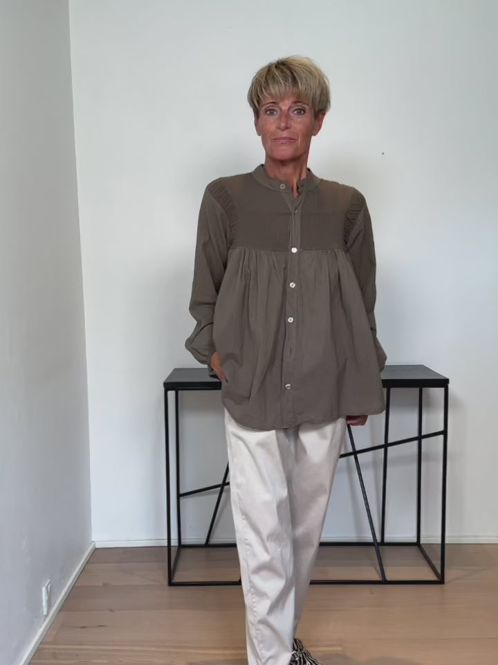 Baghuset Bomuld Skjorte Taupe /Rib Detalje Hé