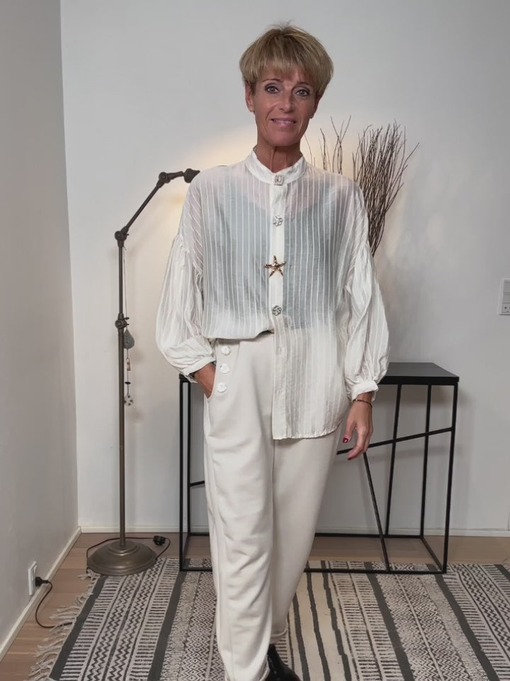 Baghuset Hvid Skjorte Gylden Knap S