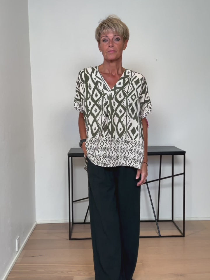 Baghuset Kaki Printet Viskose Bluse V-Neck Y