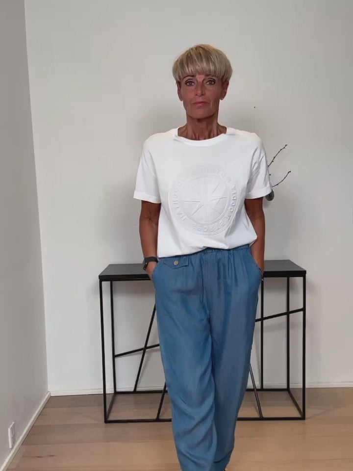 Baghuset Hvid T-Shirt /Hvid Tryk ED