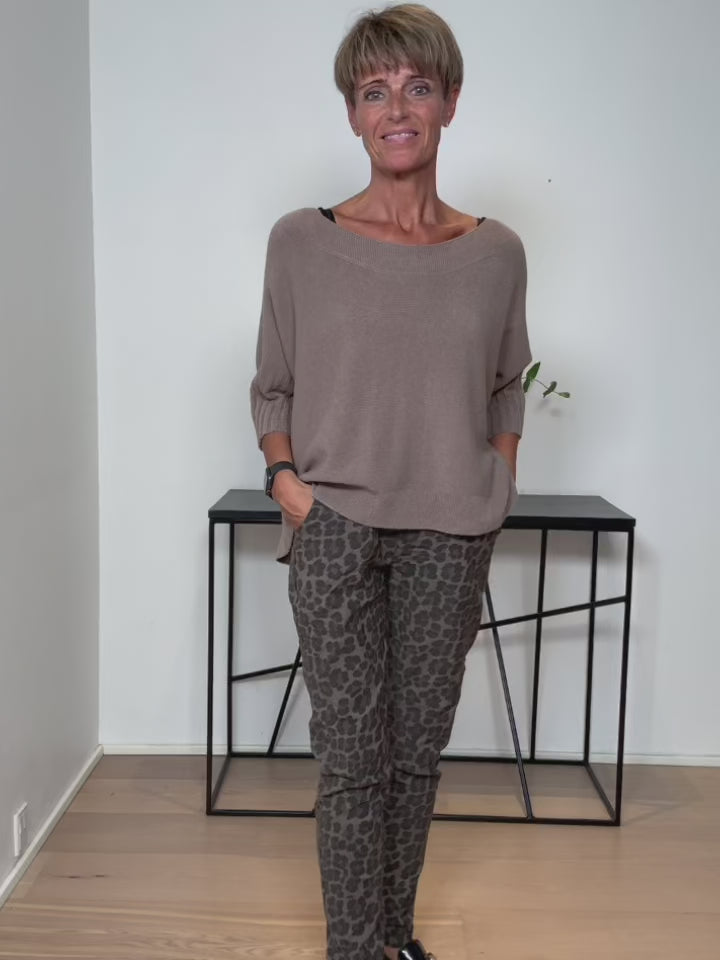 Baghuset Taupe  Strik 3/4 Ærme/ Båd Hals L