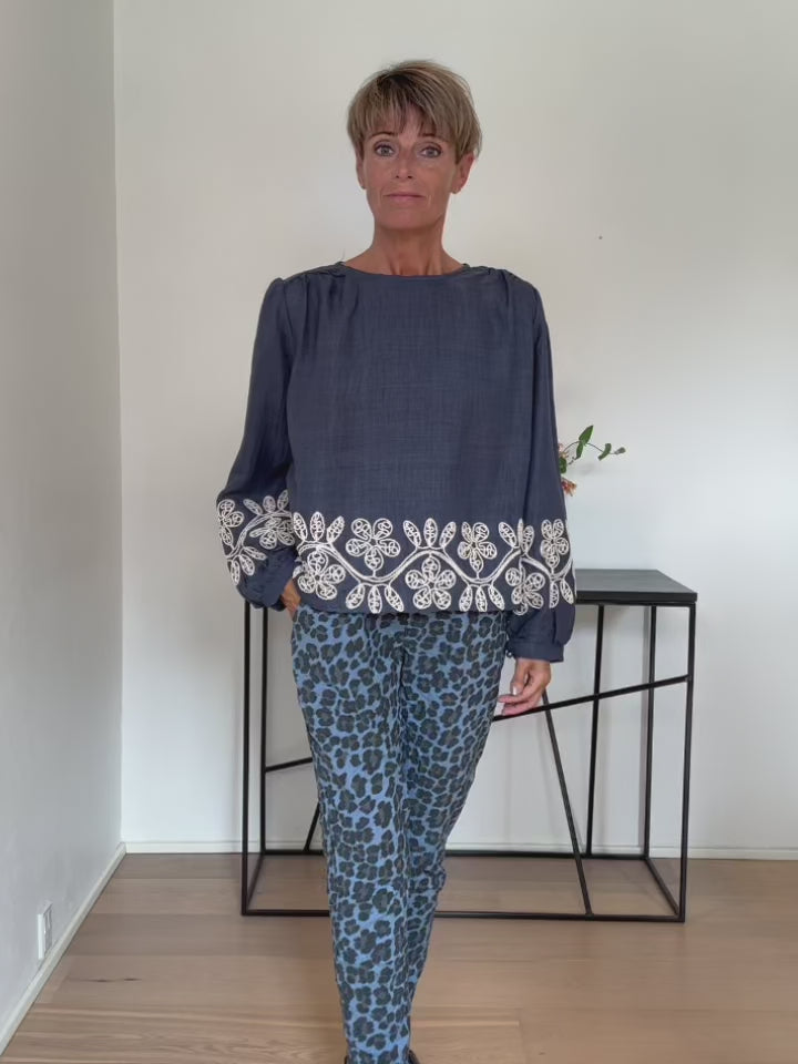Baghuset Navy Skjorte/Broderi Detalje LR
