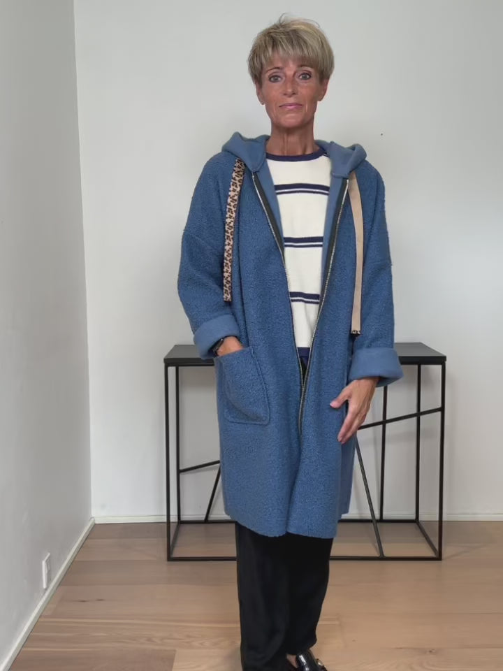 Baghuset Bouclé Frakke Blå C