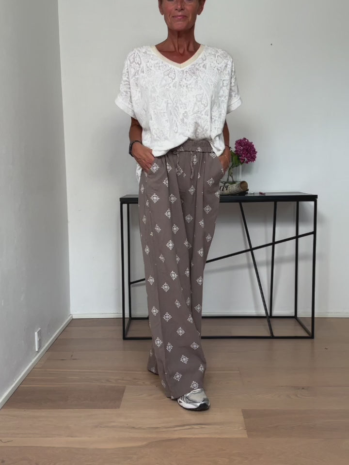 Baghuset Taupe Mønster Buks CM