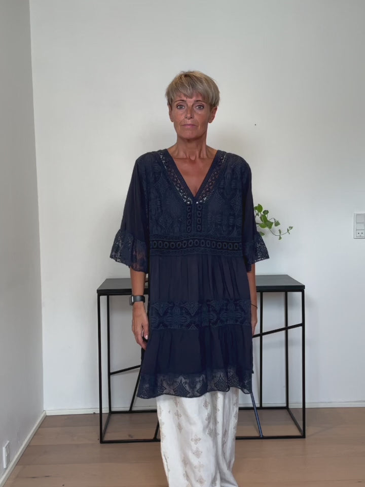 Baghuset Navy Lace Kjole RC