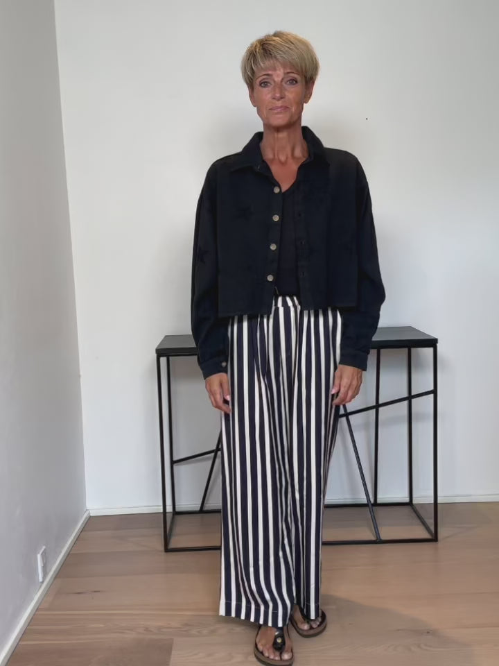 Baghuset Kort Sort Jakke SW